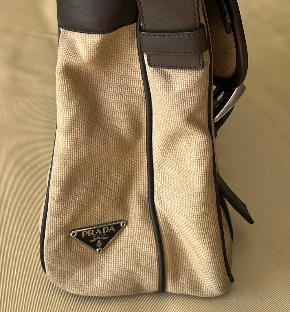 PRADA プラダ肩がけメッセンジャーバッグ（ショルダーバッグ）