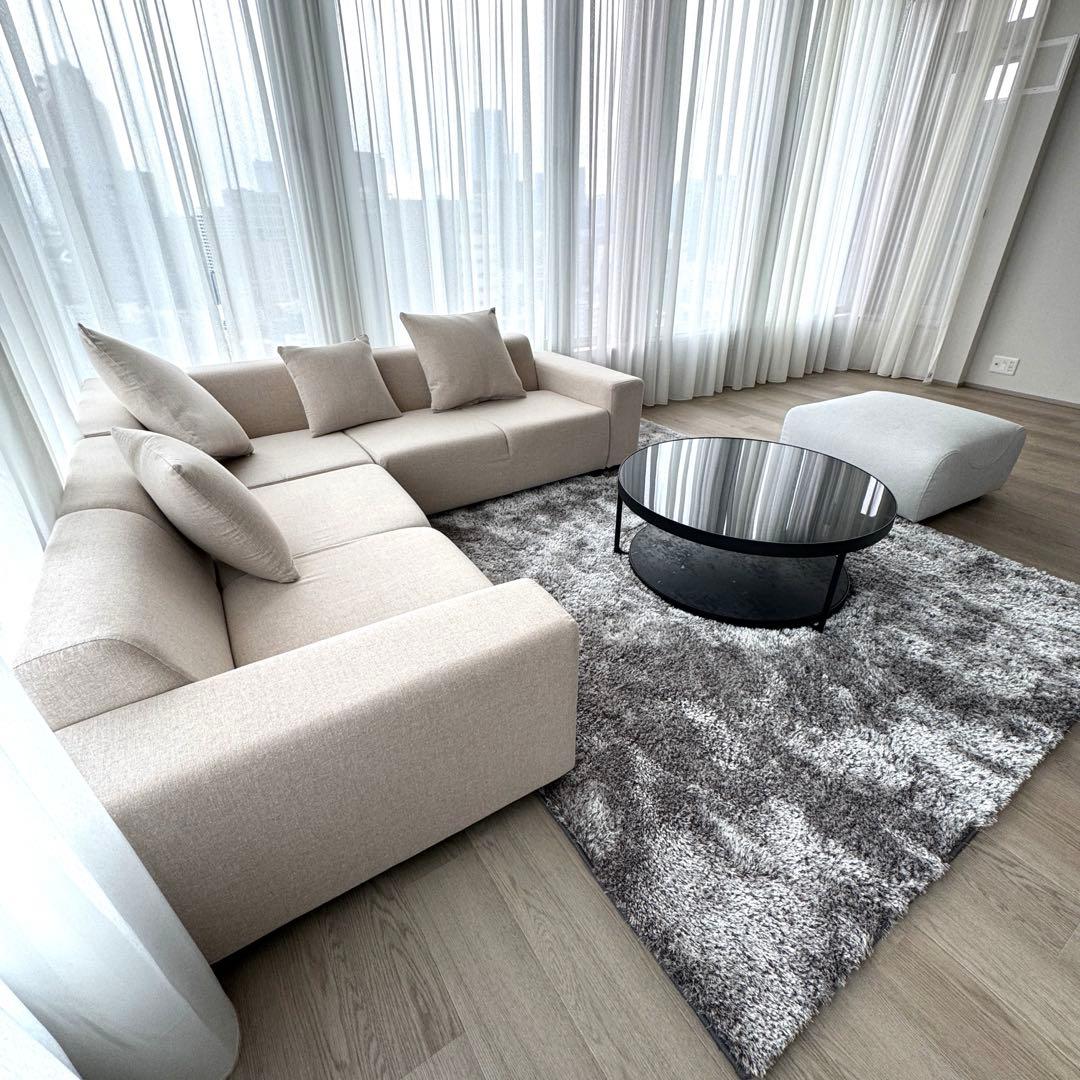 超美品 ローソファ 2人掛け 右肘置き モダン ベージュ