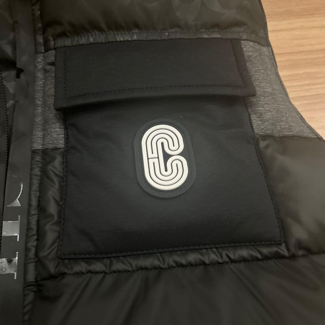 coachダウンベスト