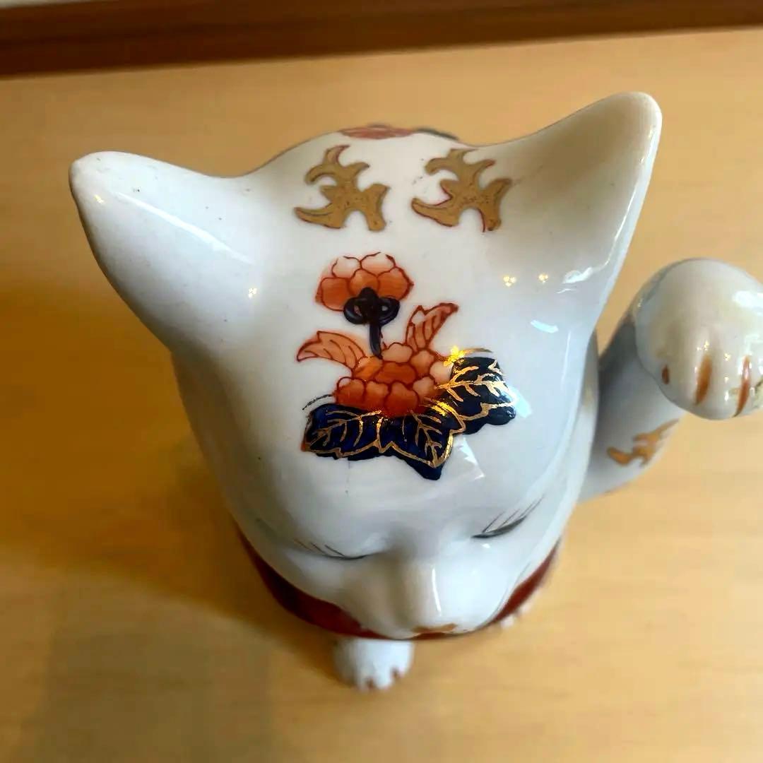 伊万里焼き招き猫 左手あげ　商売繁盛.良縁　陶器製 置物 花柄 唐草