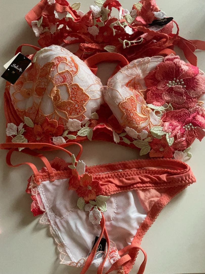 花柄刺繍ブラジャーとショーツセット