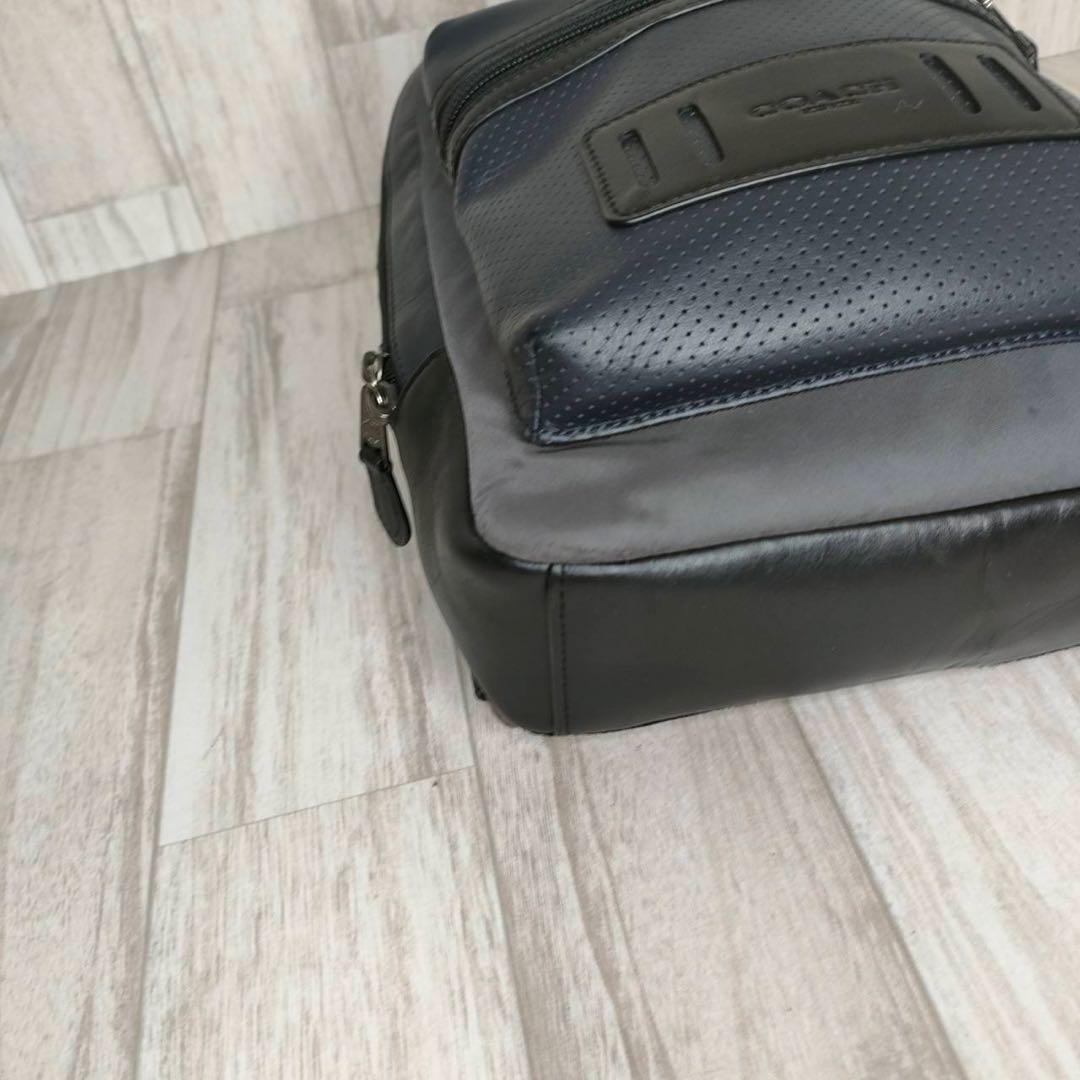 55 COACH コーチ　ボディーバッグ