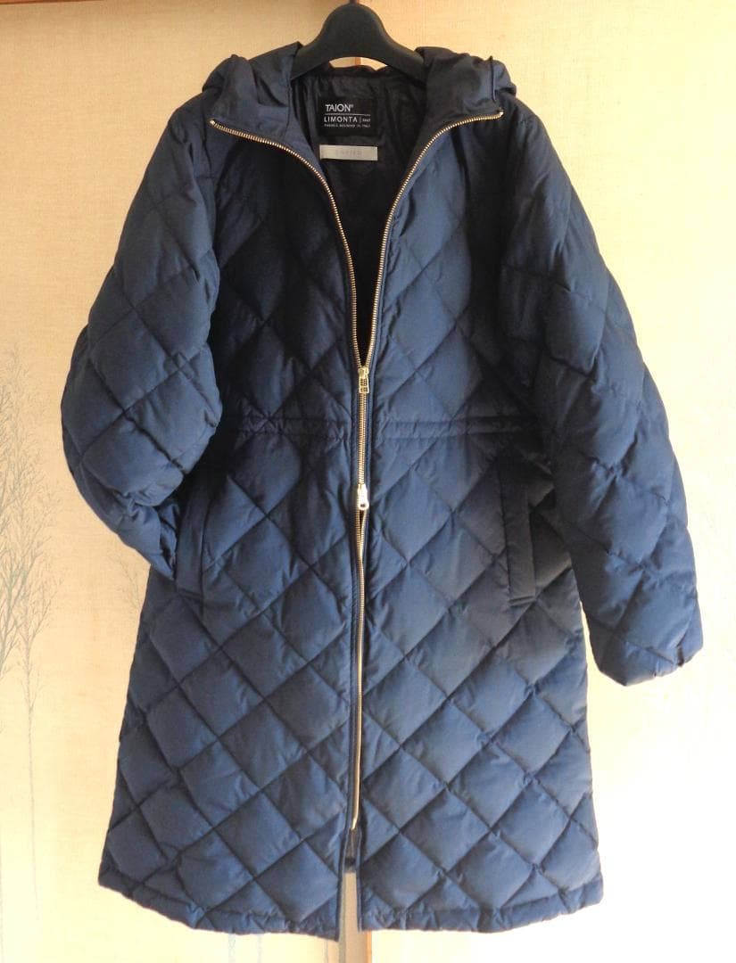 美品 VERYベストダウン大賞 TAION×UNFILO Aラインコート L紺