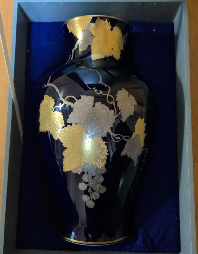 【大倉陶園 】瑠璃金蝕ぶどう花瓶 箱付