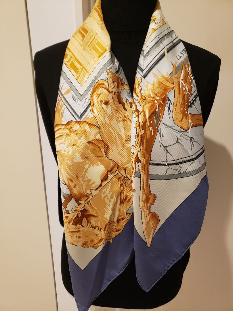 【極美品】HERMES　カレ90 ～バルトルディの泉～ グレイッシュブルー