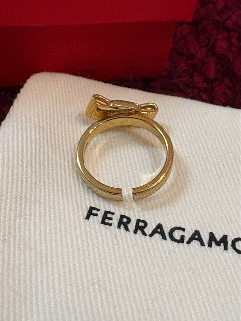 FERRAGAMO リボンモチーフリング　ヴァラ