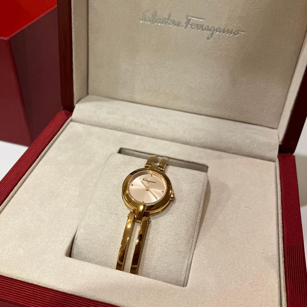 フェラガモ　レディース　腕時計