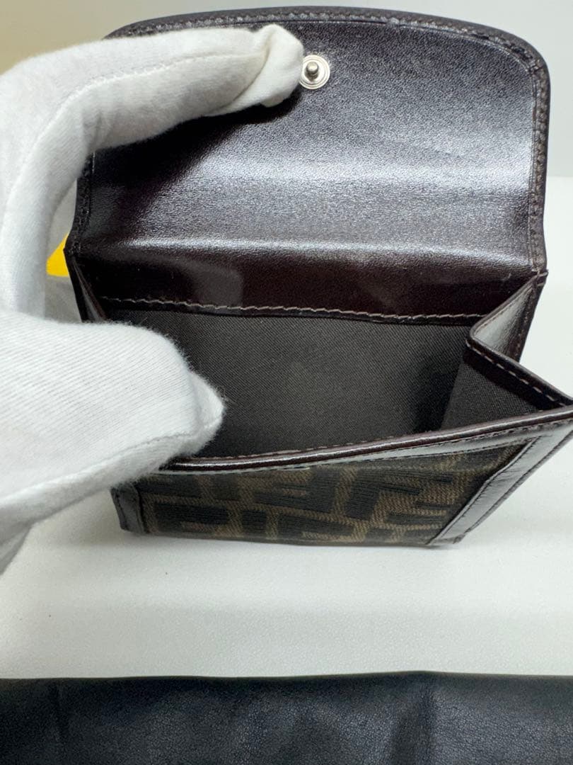 未使用【FENDI】フェンディ ズッカ柄 二つ折り財布 レザー ブラウン