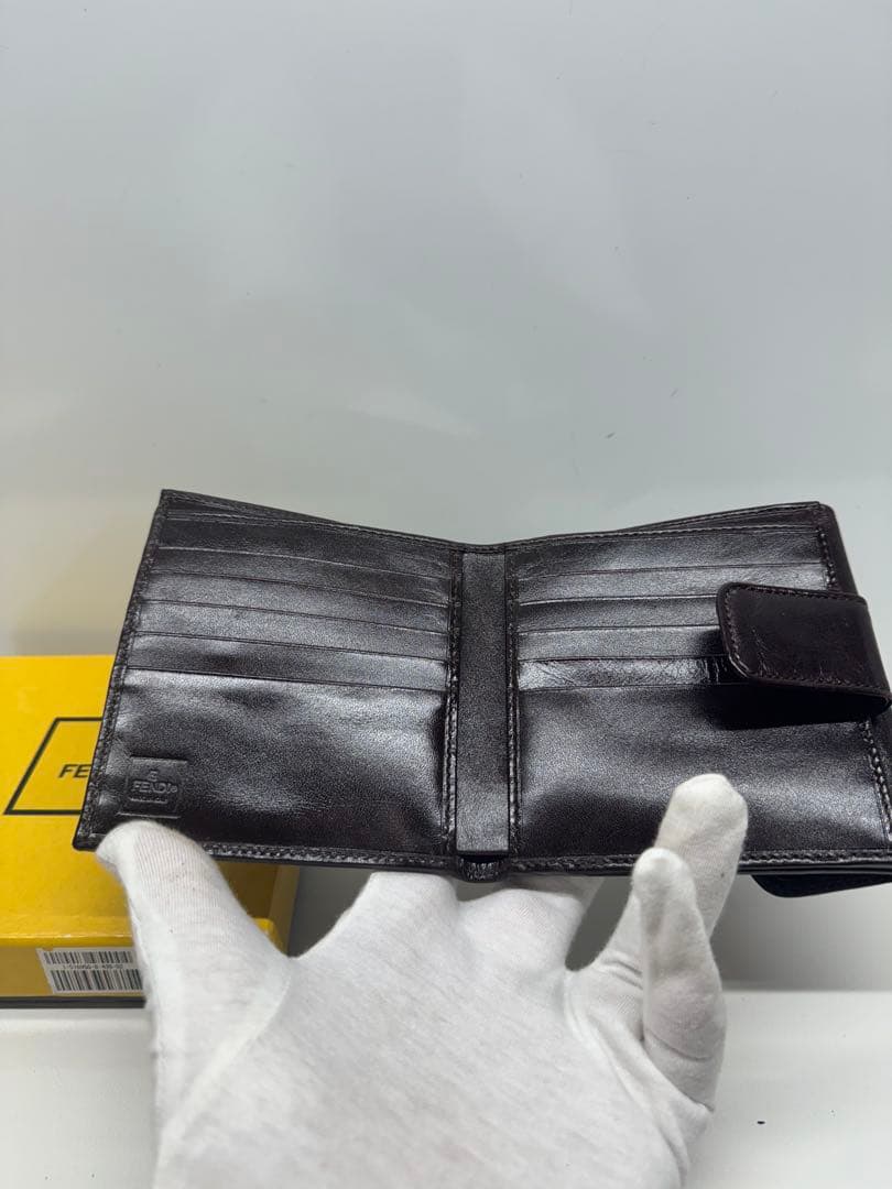 未使用【FENDI】フェンディ ズッカ柄 二つ折り財布 レザー ブラウン