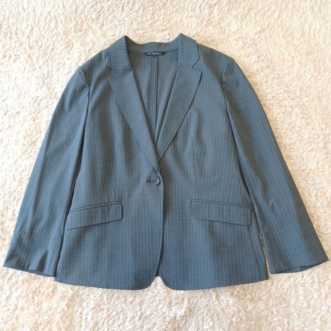 【極美品】大きいサイズ 50　23区　パンツスーツ　ビジネス　ストライプ　グレー
