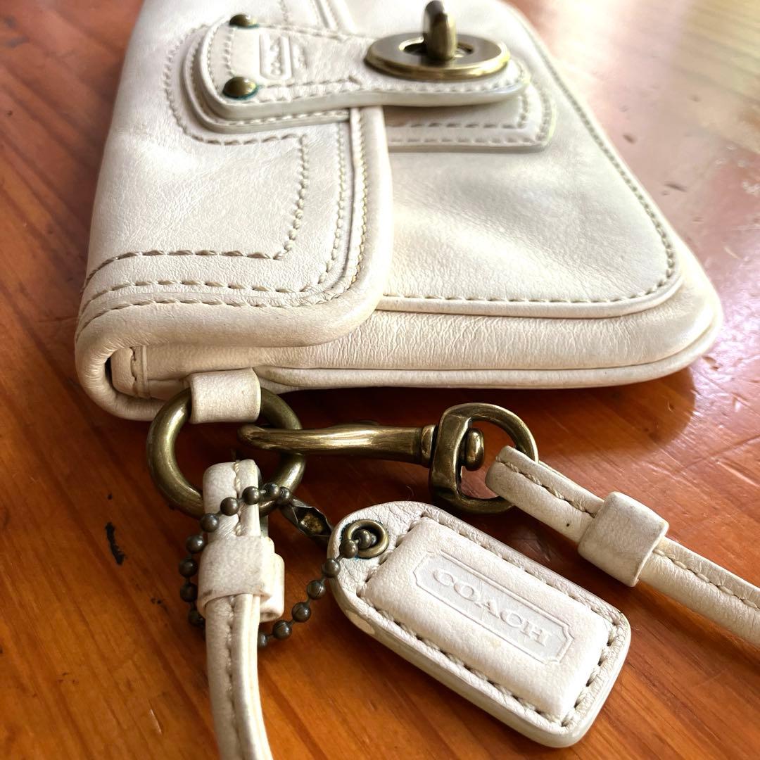 COACH アイボリーレザーポーチ