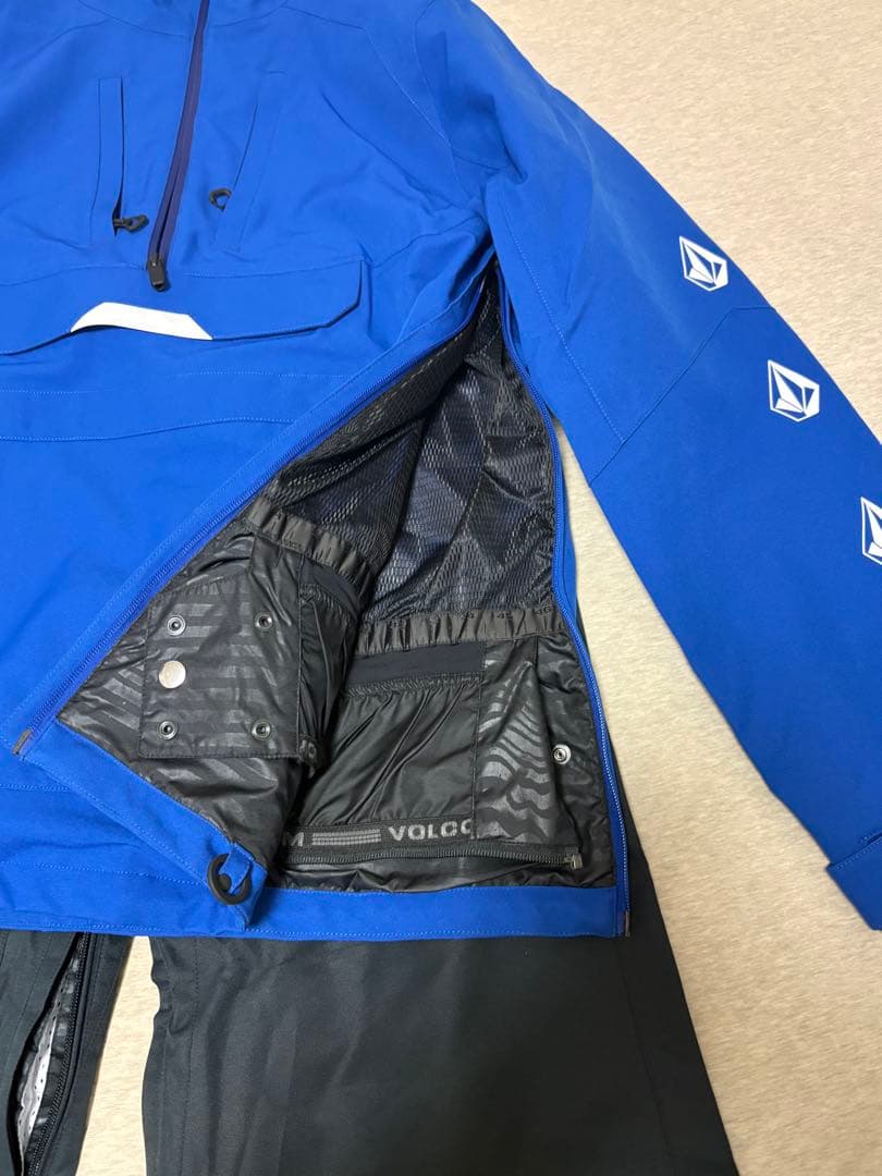 美品　VOLCOM スノーボードウェア 上下セット