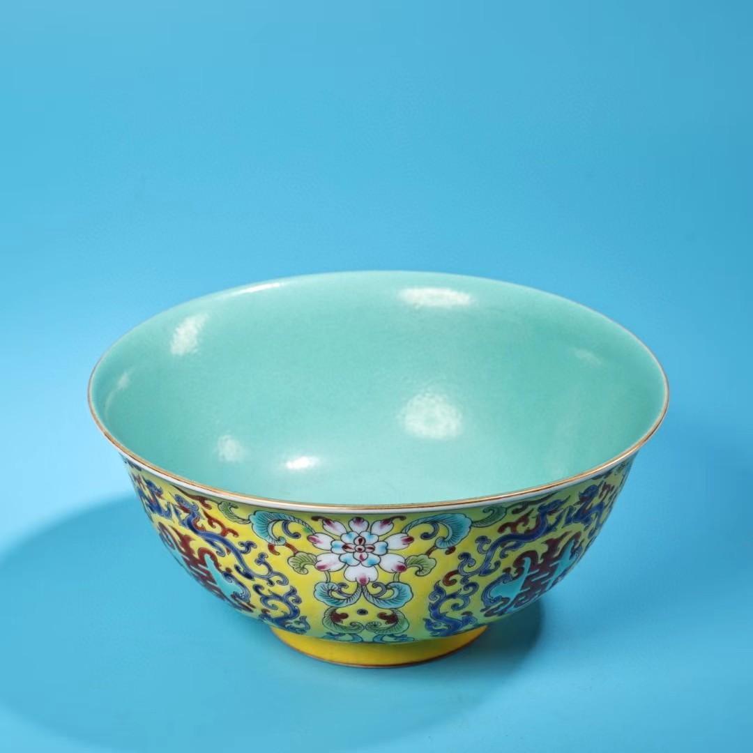 中国古美術・珍品旧蔵・七宝彩と粉彩磁器の碗・純手描き・箱付・置物・文房具・観賞皿