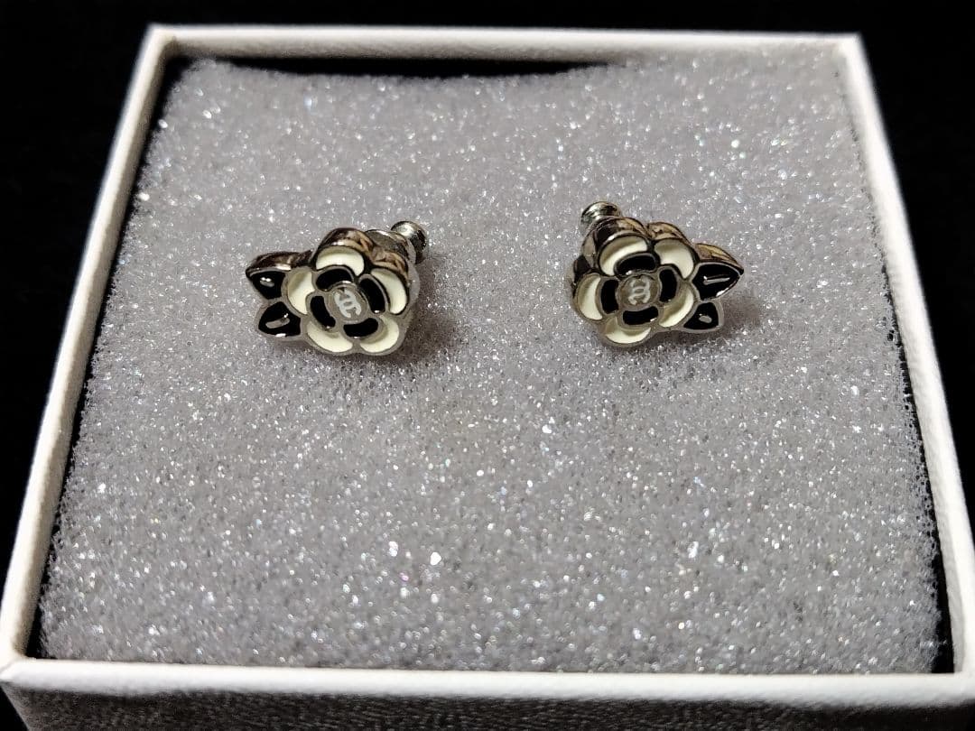 CHANEL　シャネル　カメリアピアス