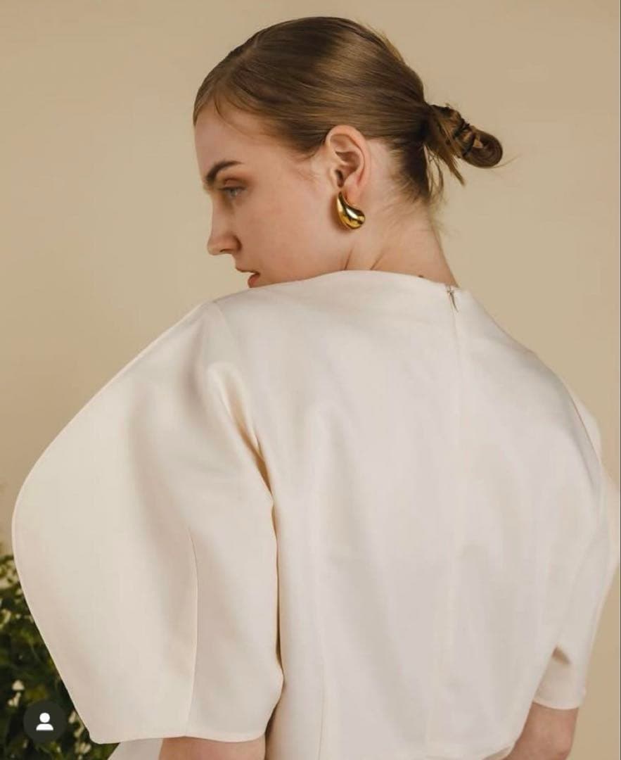 【お値下げしました】Heve ハートネックペプラムブラウス　トップス