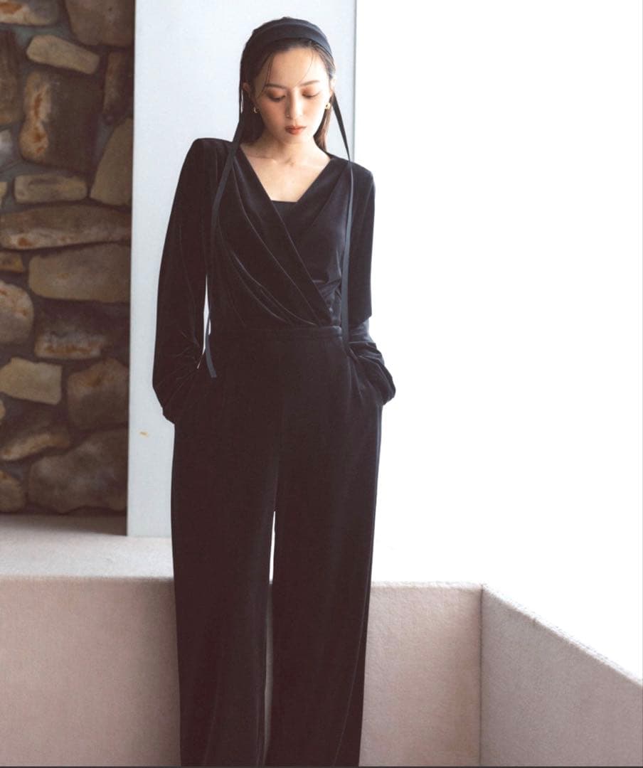 新品未使用タグ付きアニュアンス 完売品 ベロアカットオールインワM ブラック