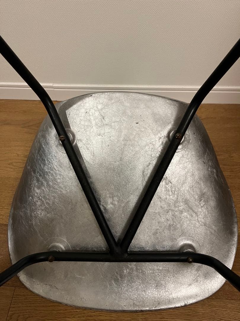 Steiner製 Pierre Guariche Tulip chair