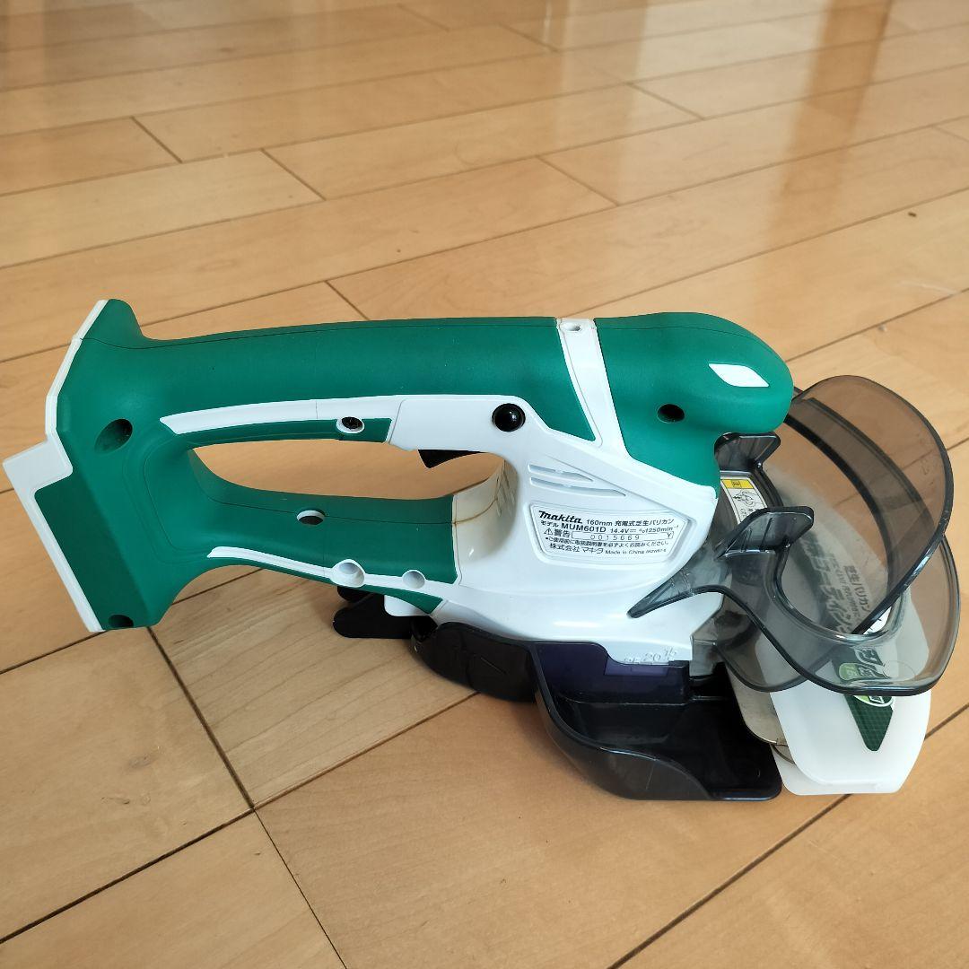 Makita 充電式芝刈り機 MUM601D