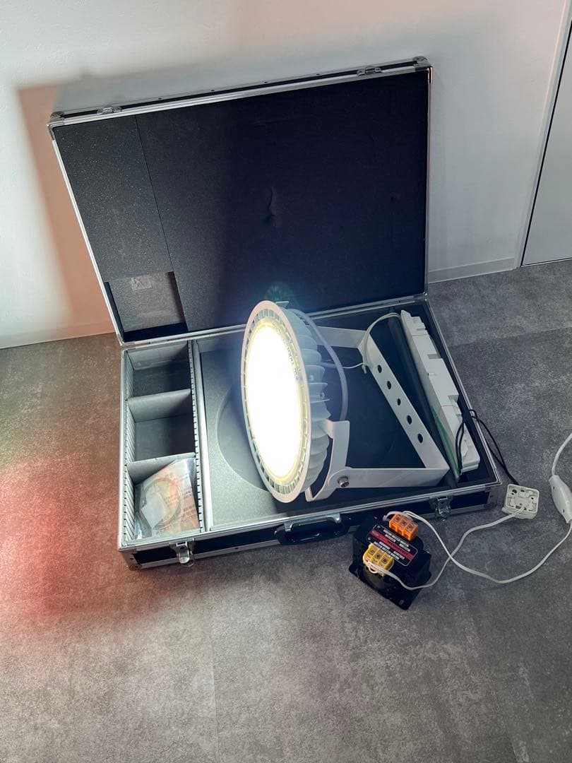 中古 Neo Venus 1000 LED 投光器 200V ケース付き