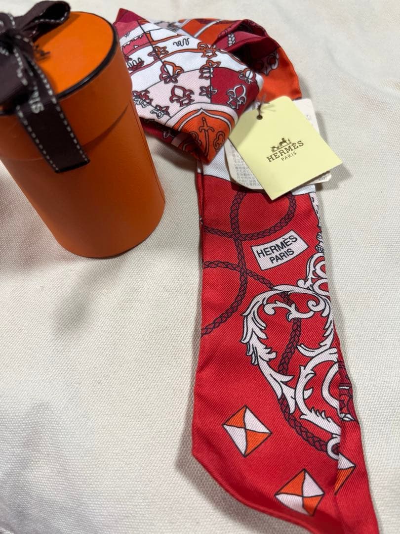 [新品　未使用品］HERMESエルメスツイリー(鍵)箱、タグ付き