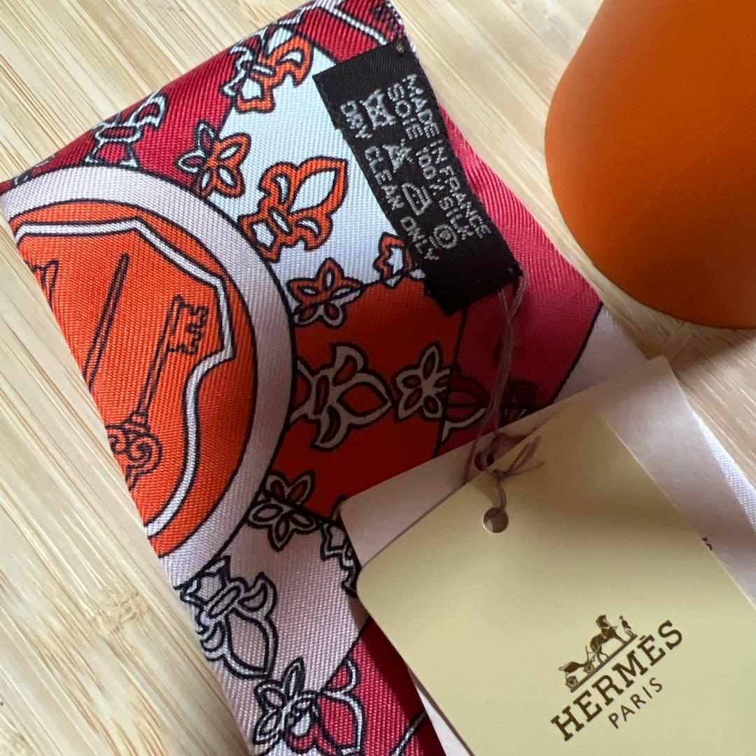 [新品　未使用品］HERMESエルメスツイリー(鍵)箱、タグ付き