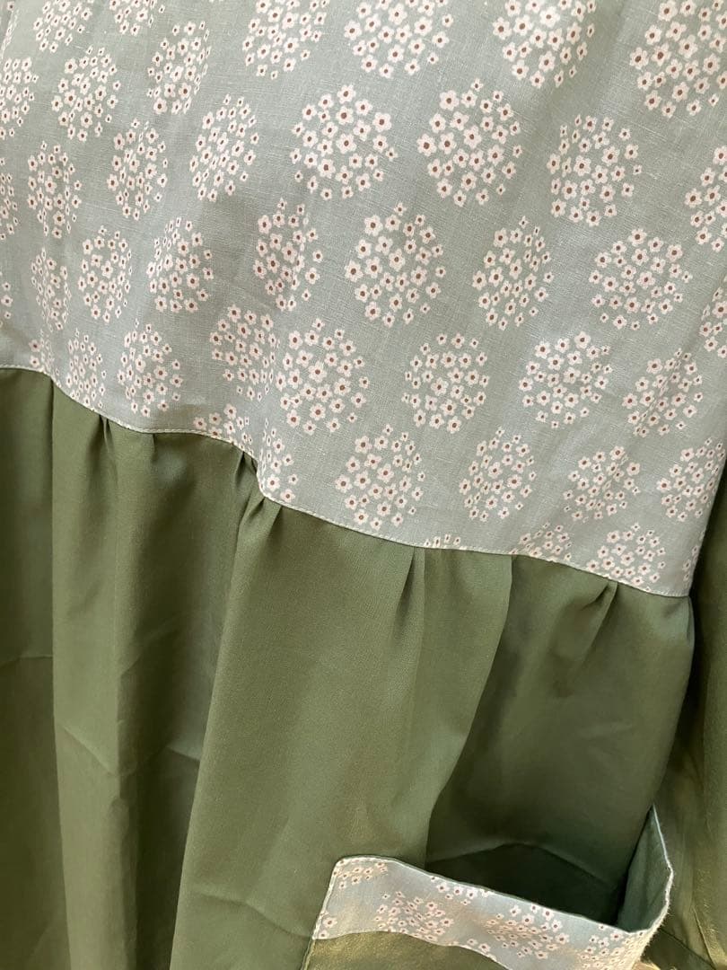 ミップウ　ハンドメイドエプロン　保育士　幼稚園教諭　介護士　七分丈