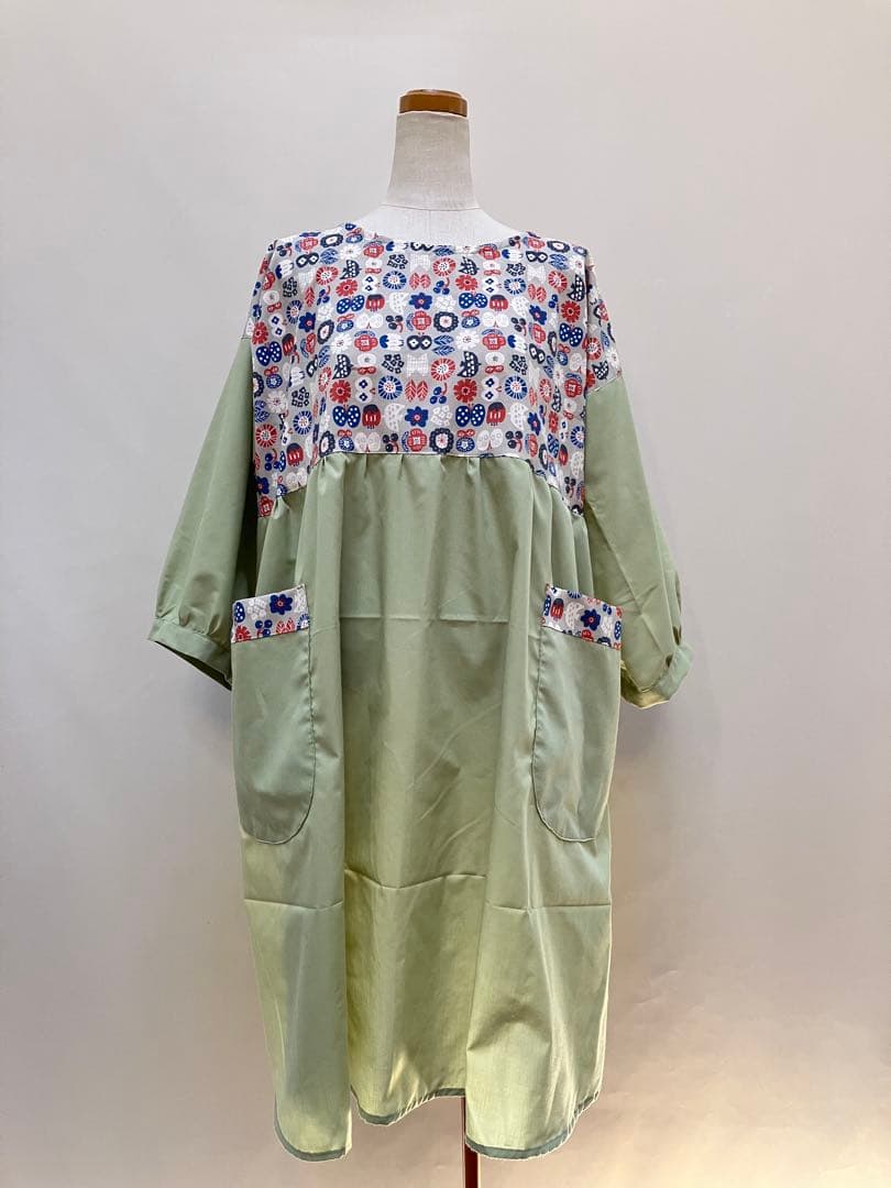 ミップウ　ハンドメイドエプロン　保育士　幼稚園教諭　介護士　七分丈