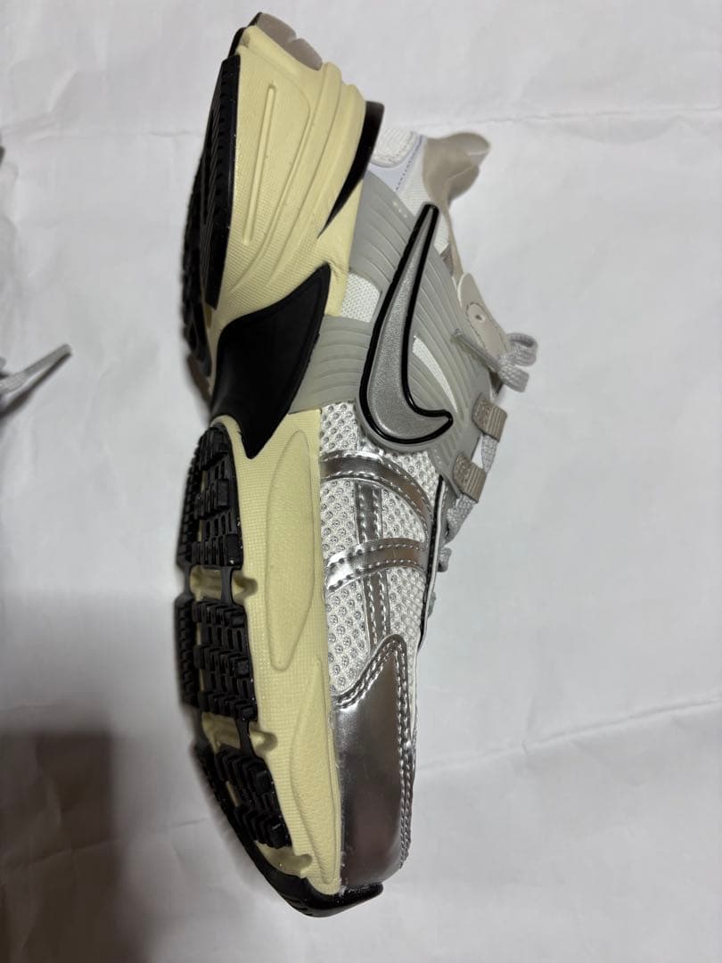 KOU☆HARU極美品＜NIKE＞ウィメンズ V2K RUN/スニーカー
