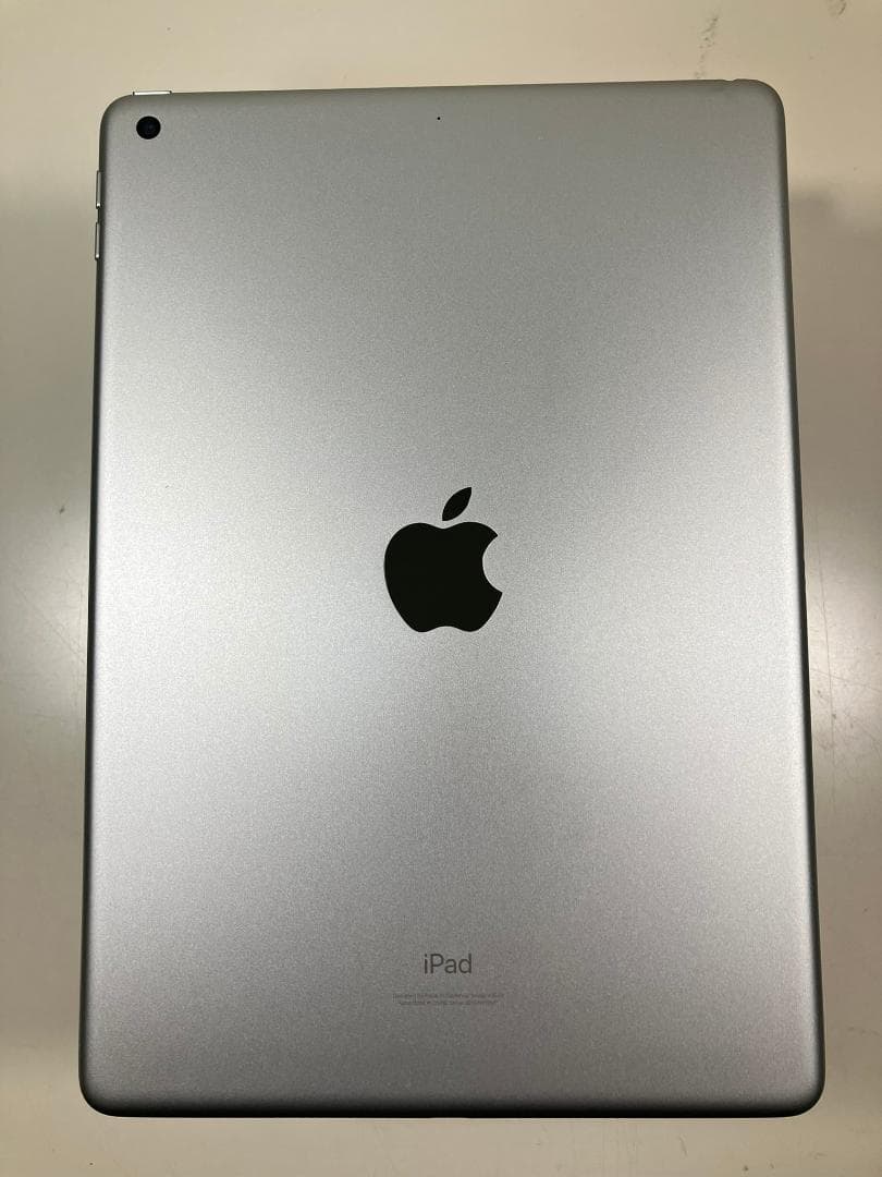 iPad 第9世代　64GB シルバー　Wi-Fiモデル　4点付属品付
