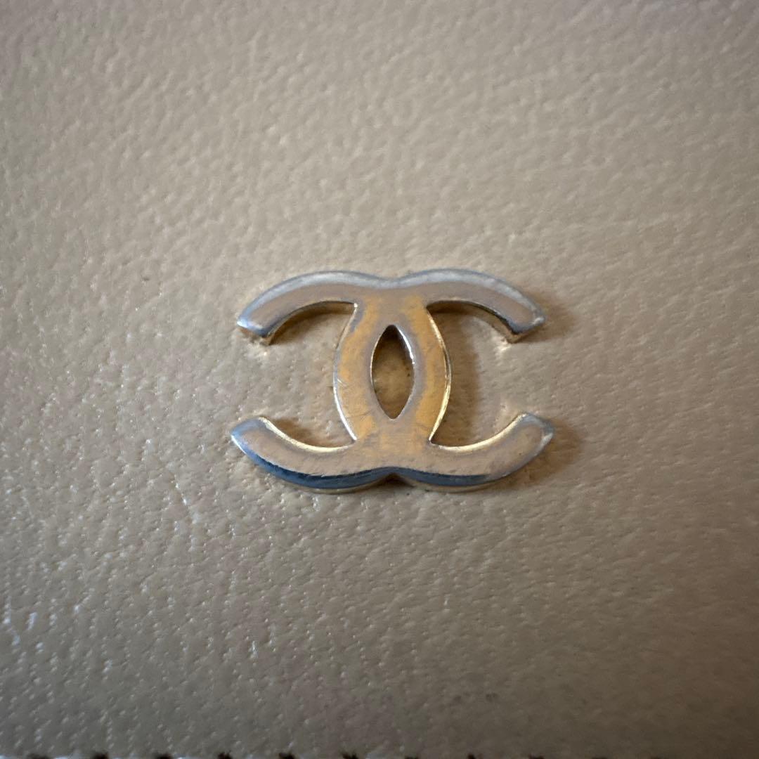 CHANEL シャネル　二つ折り財布　ベージュ