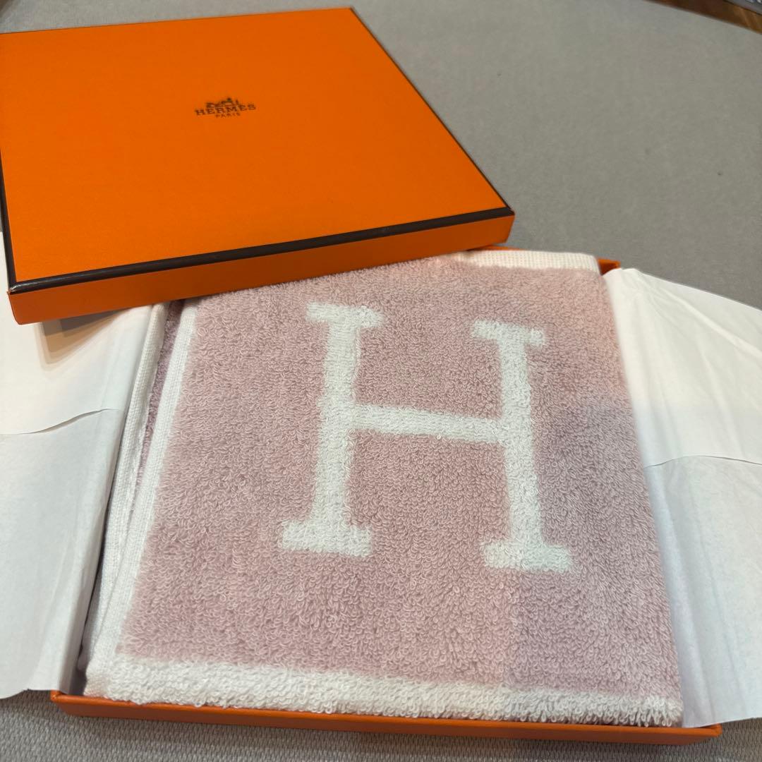 HERMES Hロゴ タオルハンカチ ピンク系