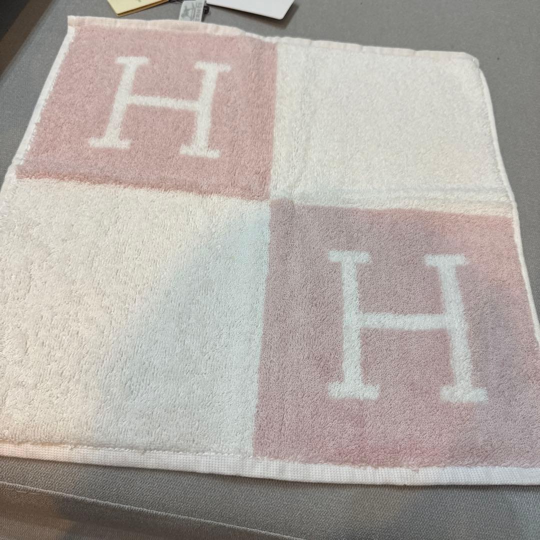 HERMES Hロゴ タオルハンカチ ピンク系