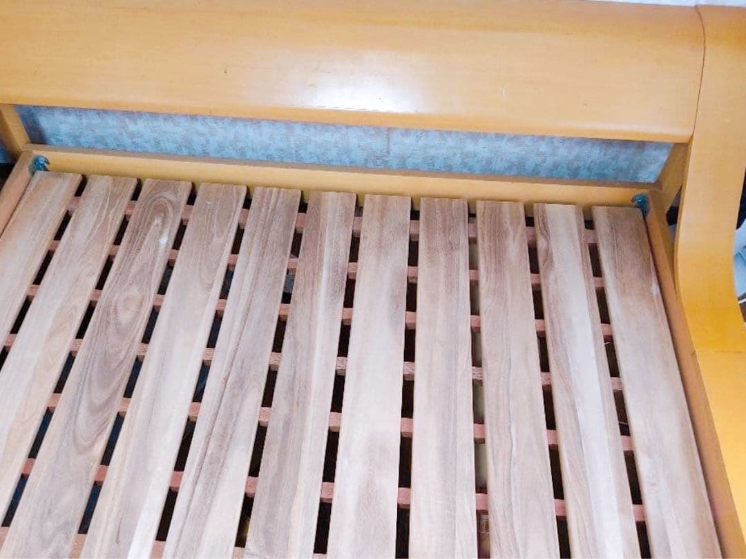 埼玉)GRANZクイーンベッド一式-フレーム、マットレス、ベッドパット、シーツ付