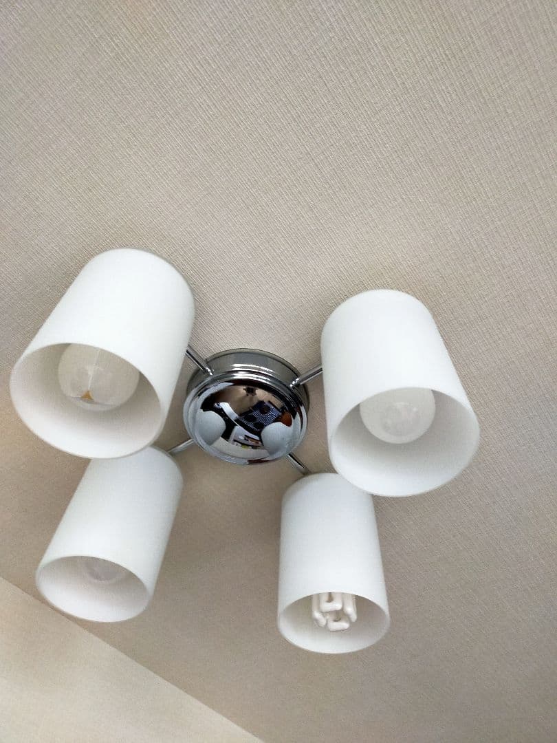 シャンデリア 3枚目と4枚目(２点セット売り)