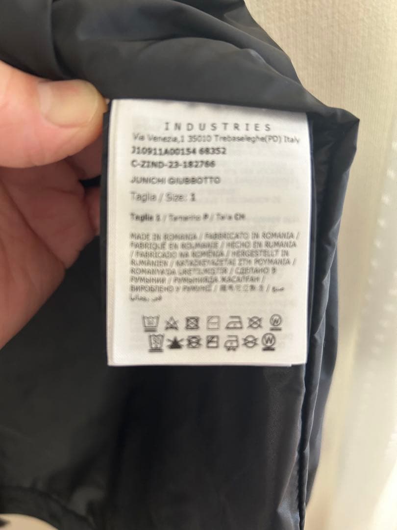 モンクレールナイロンパーカー新品未使用品