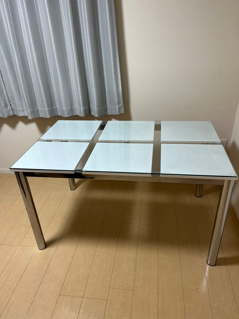 ガラステーブル