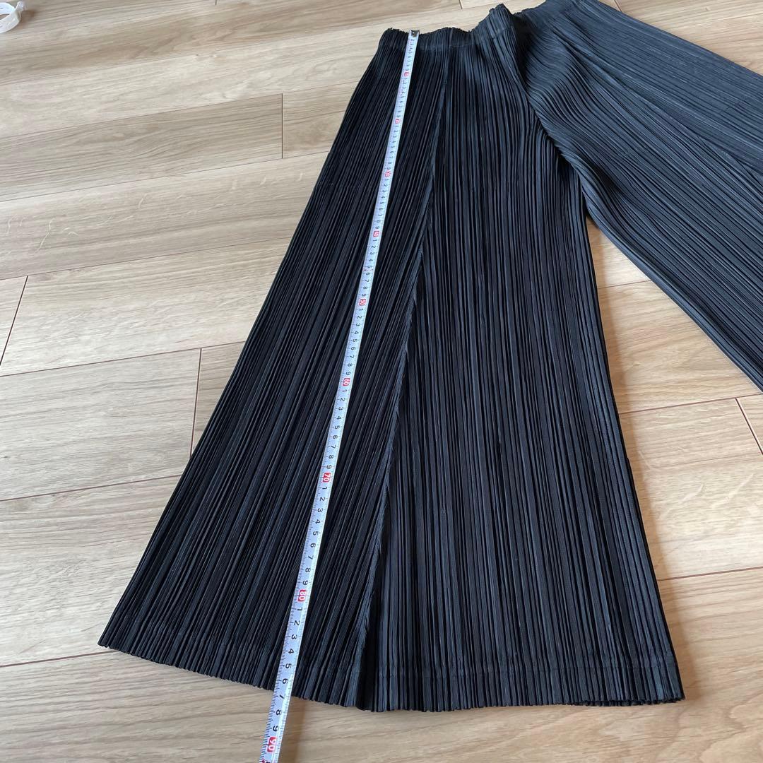 プリーツプリーズ　パンツ　黒