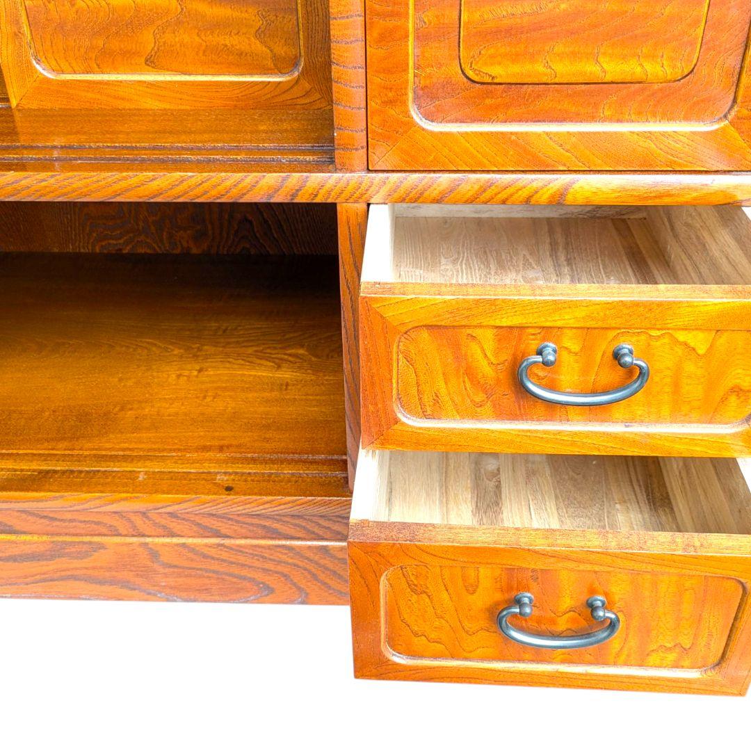 時を超えて愛される伝統の和家具。和室にも洋室にも映える、一生ものの逸品