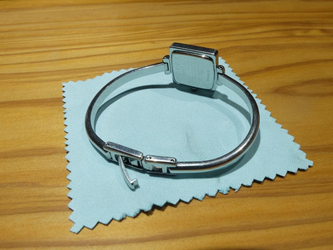 GUCCI 1900L　バングルウォッチ