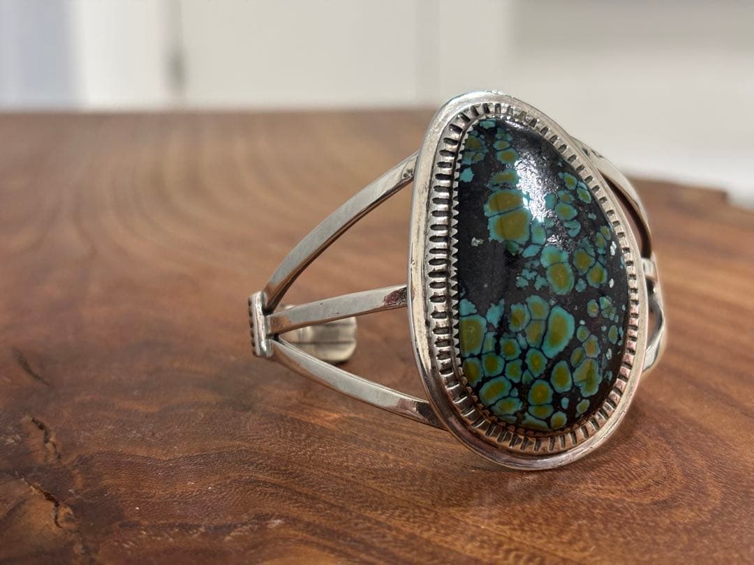 ニューランダーターコイズのマルコビゲイ　ナバホ族　ターコイズバングル