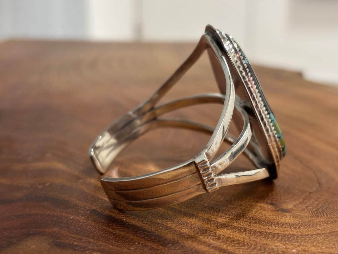 ニューランダーターコイズのマルコビゲイ　ナバホ族　ターコイズバングル