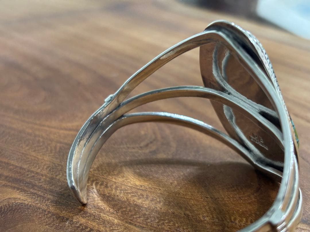 ニューランダーターコイズのマルコビゲイ　ナバホ族　ターコイズバングル