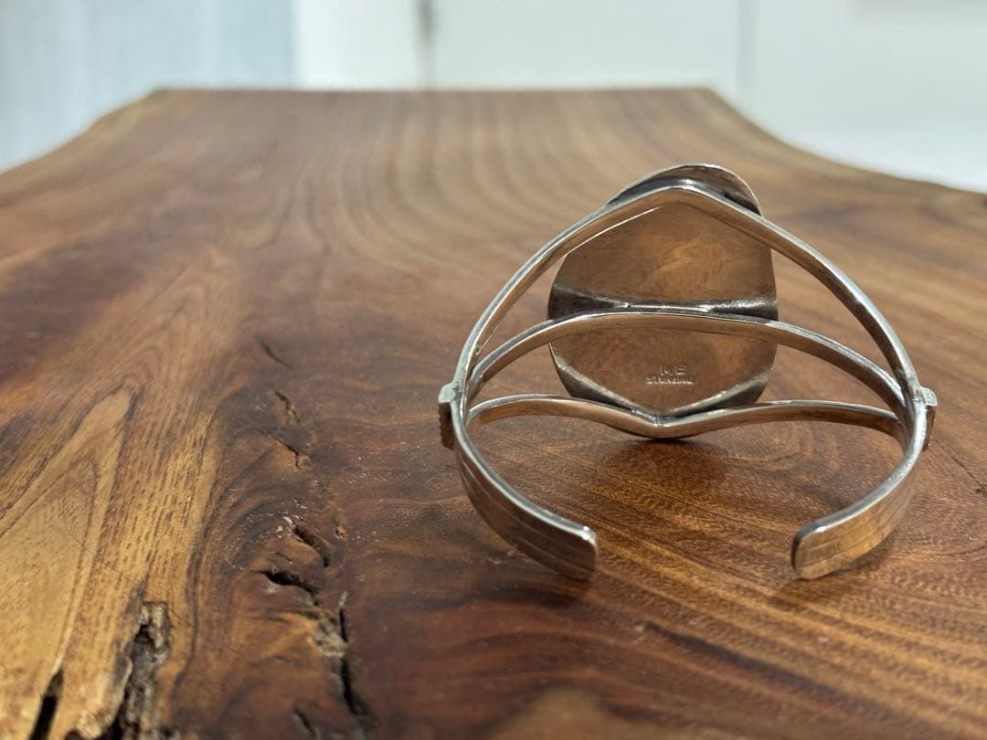 ニューランダーターコイズのマルコビゲイ　ナバホ族　ターコイズバングル