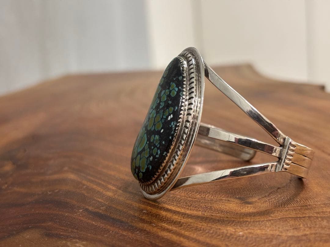 ニューランダーターコイズのマルコビゲイ　ナバホ族　ターコイズバングル