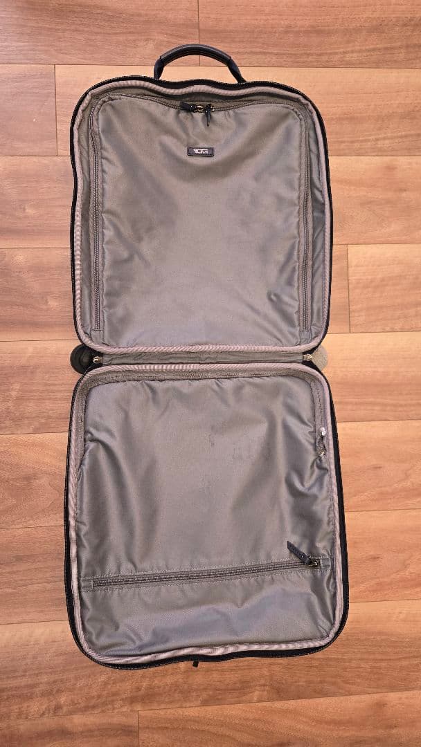 TUMI キャリーバッグ　レディース