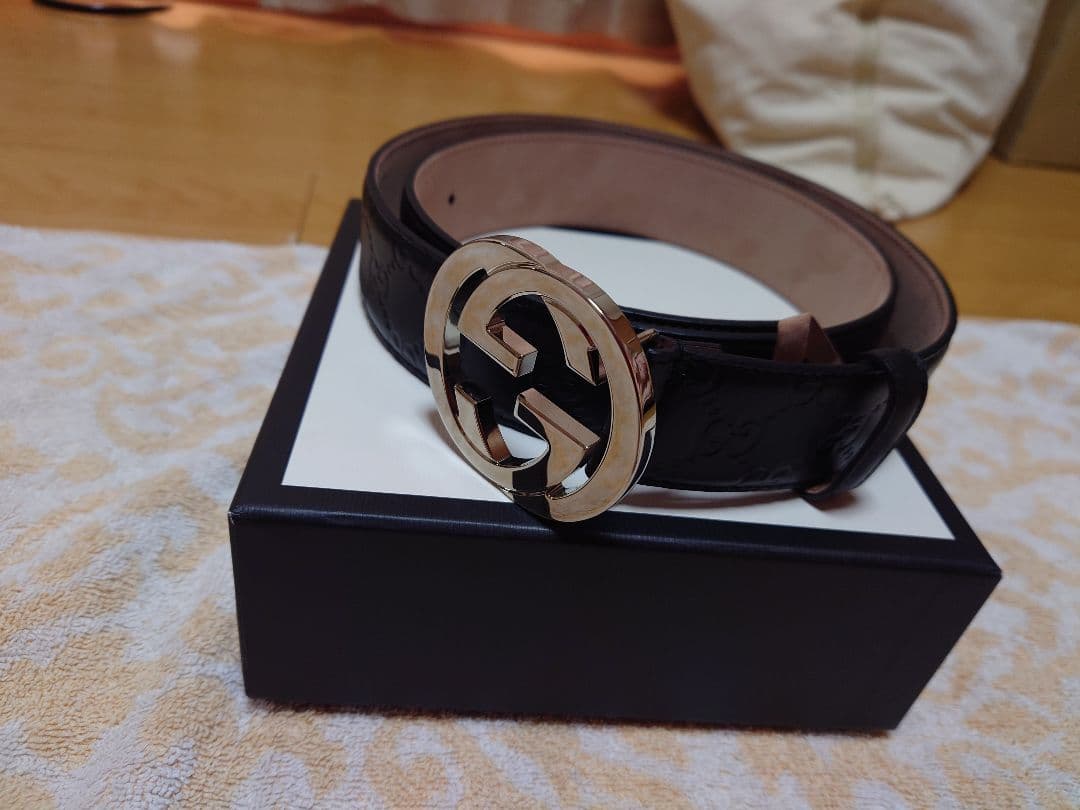 GUCCI ブラックレザーベルト 100/40