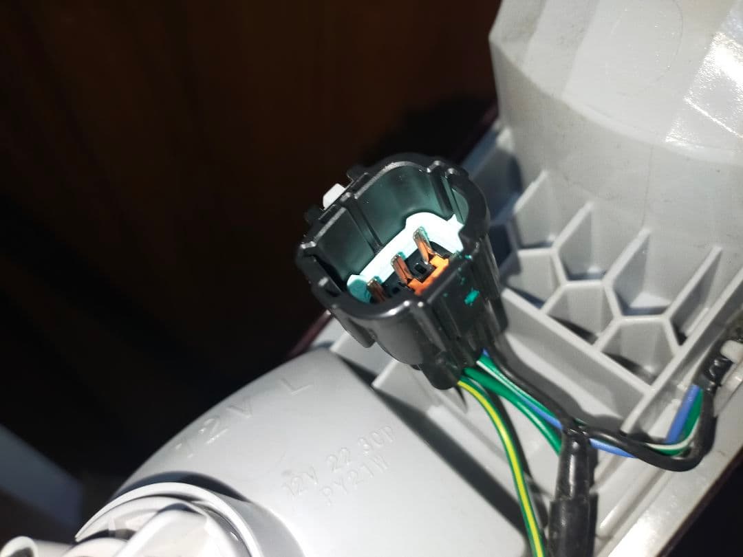 日産キューブ Z12 LEDテールランプ ガーニッシュ付き