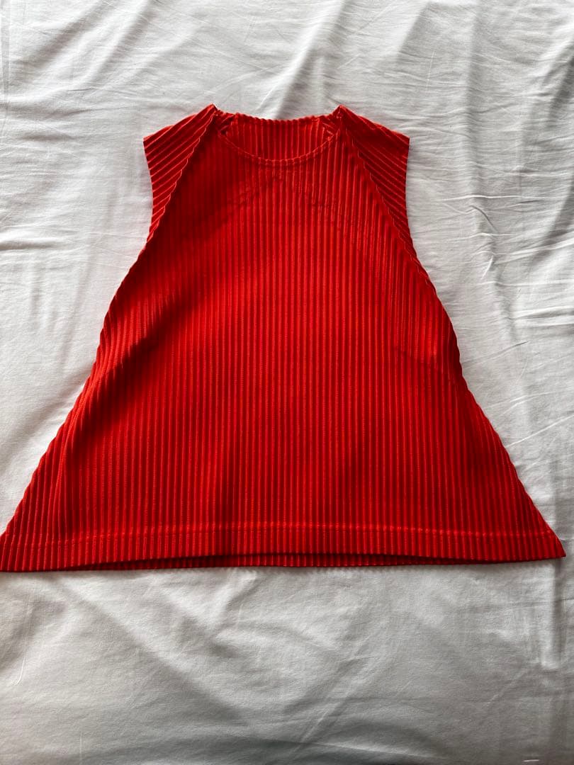 ISSEY MIYAKE HOMME PLISSÉ ノースリーブトップス 三角形