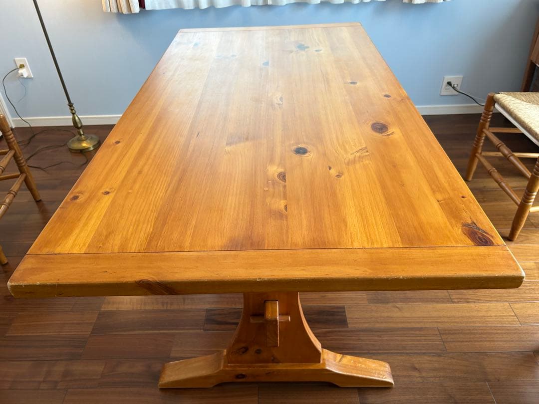 アントステラ・木製ダイニングテーブル ・4〜6人用　パイン材・カントリー