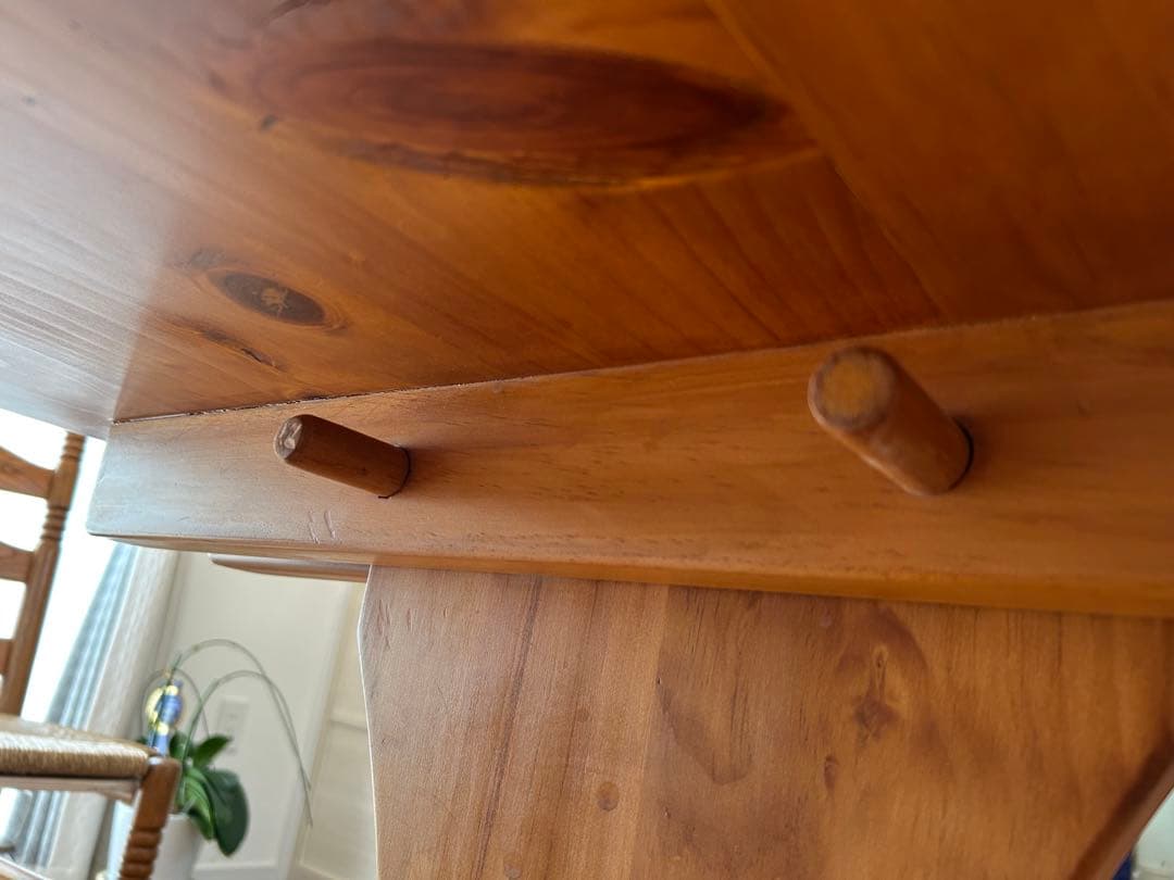 アントステラ・木製ダイニングテーブル ・4〜6人用　パイン材・カントリー